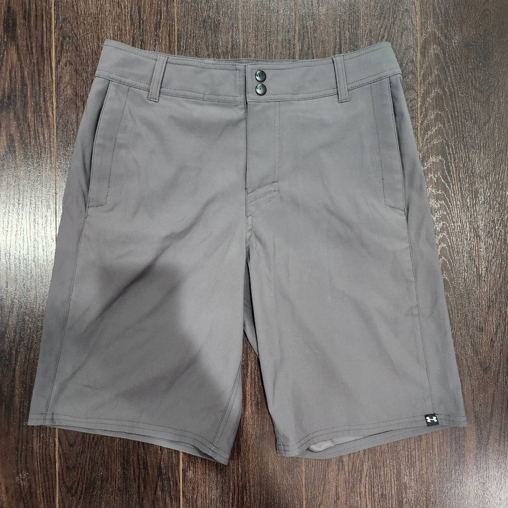 Mens Under Armour Shorts - Size 30 Waist